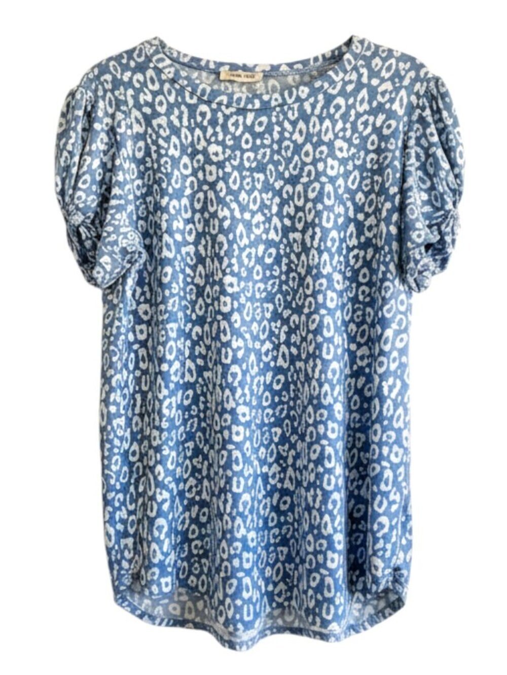 Perfectly Paisley Boutique Blue Leopard Top Short Sleeve Relaxed Fit Medium NWT